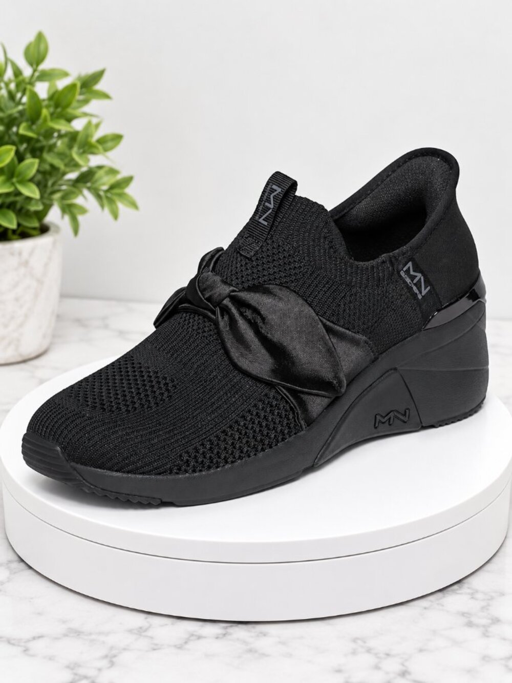 Skechers A Wedge Enzie Women's Size 7 Black Hands Free Slip-Ins Sneakers NIB